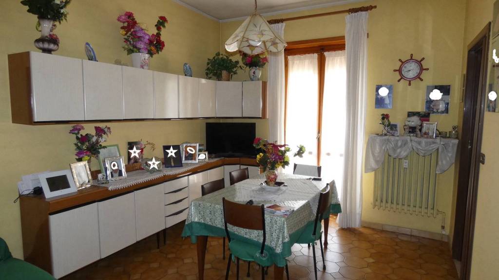 appartamento-libero-su-tre-lati-molto-luminoso