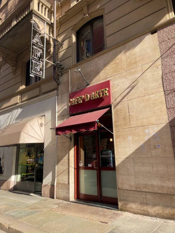 bar-con-servizio-di-tavola-calda-recentemente-ristrutturato
