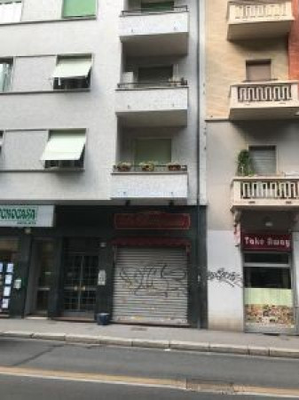 ampio-negozio-in-crocetta