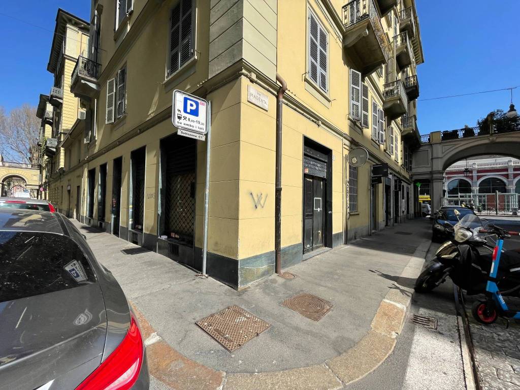 locale-commerciale-con-canna-fumaria-porta-nuova