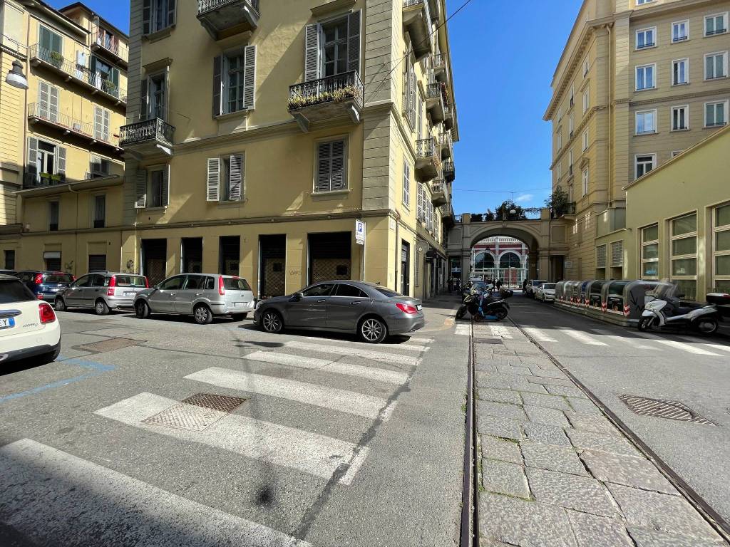 locale-commerciale-con-canna-fumaria-porta-nuova