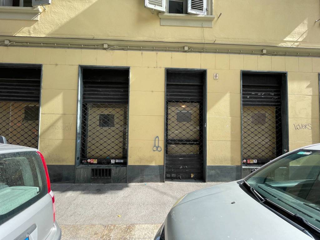 locale-commerciale-con-canna-fumaria-porta-nuova